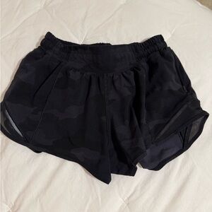 Lululemon Hotty Hot shorts - Black Camo
